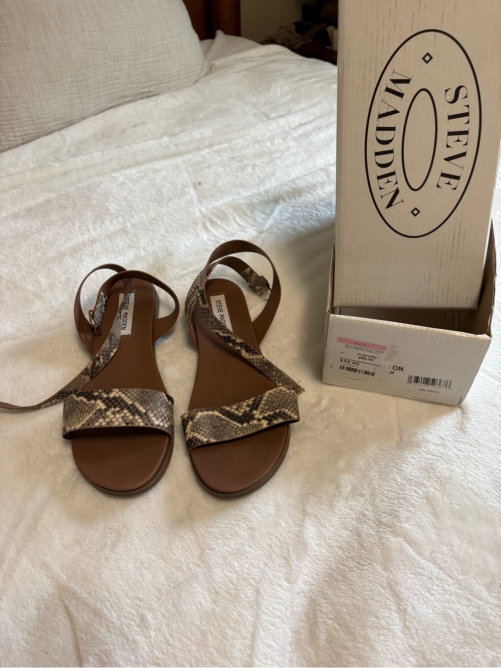 STEVE MADDEN SNACK PRINT SANDALS